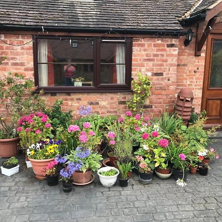 Nuneaton - Cottage - Sleeps 2 - Parking - Garden Exteriör bild