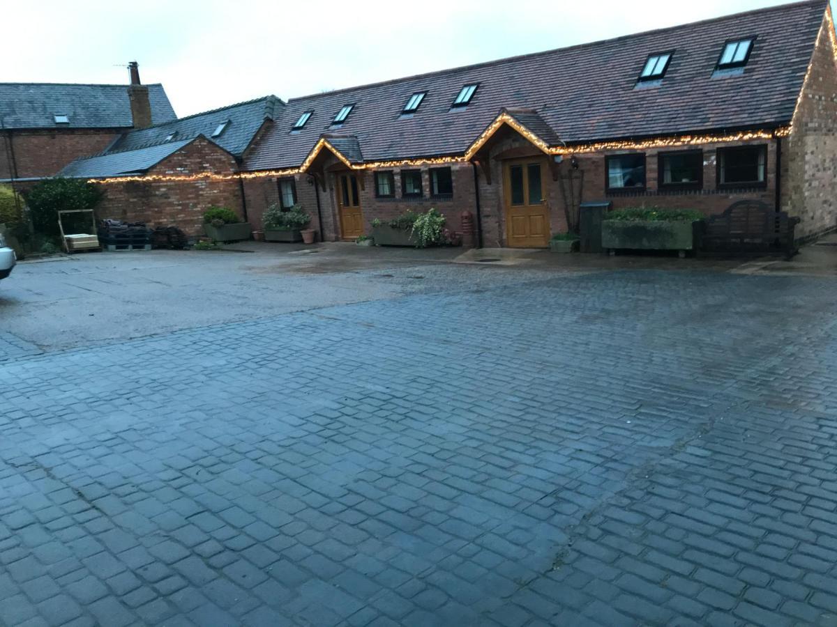 Nuneaton - Cottage - Sleeps 2 - Parking - Garden Exteriör bild
